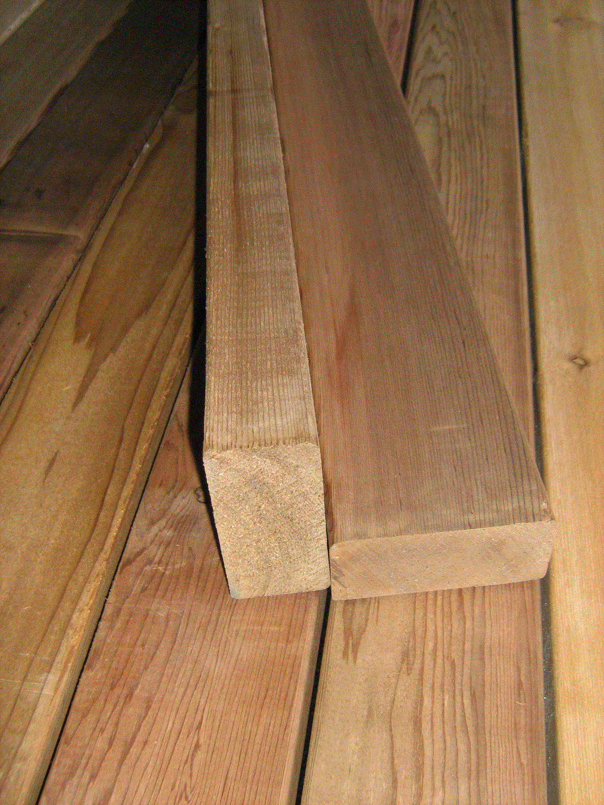 無節～小節　2×4材(4面ﾌﾟﾚｰﾅｰ・4角面取り・天然乾燥材)：　40mm x 90m