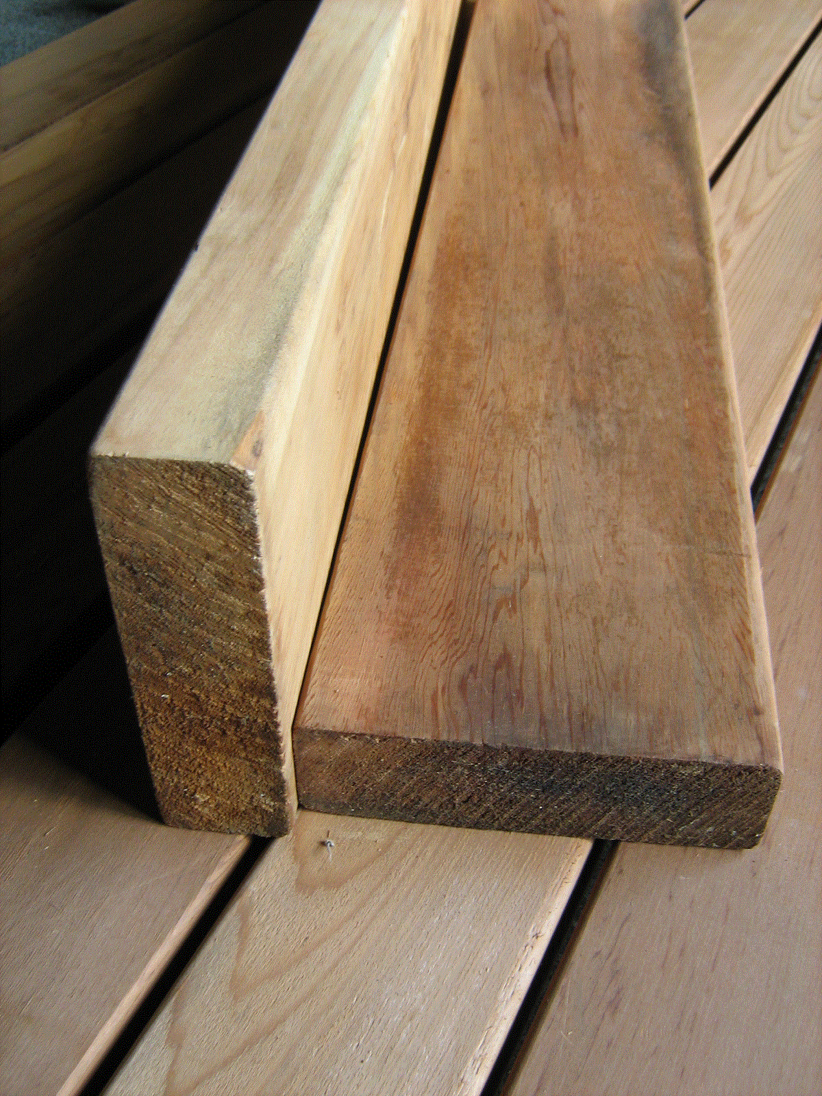 無節～小節　2×6材(4面ﾌﾟﾚｰﾅｰ・4角面取り・天然乾燥材）：　40mm x 141mm